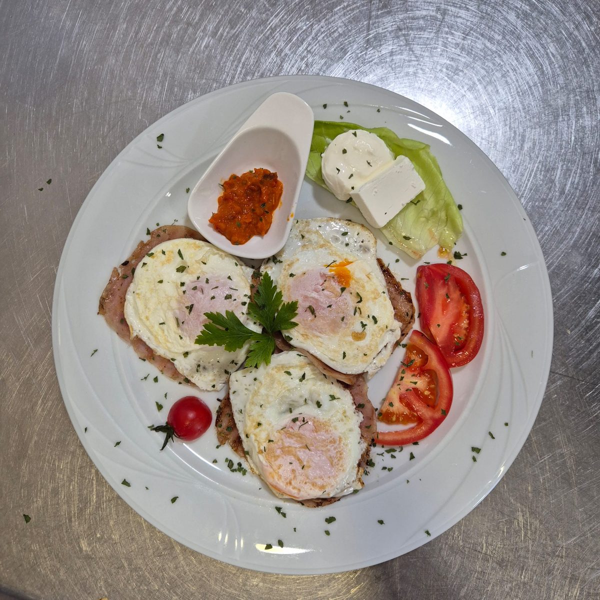 Hemendeks jaja — ham & eggs